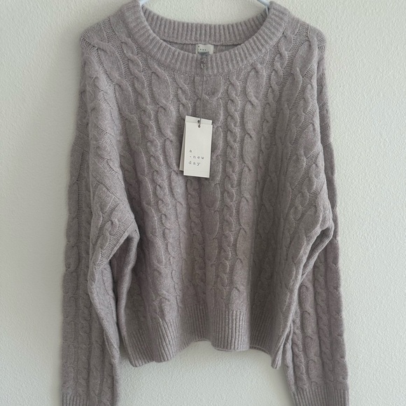 A New Day Cropped Crewneck pullover sweater - Picture 3 of 7